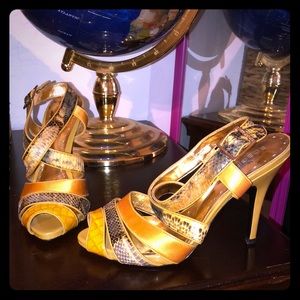 BCBG yellow 9 1/2 snakeskin 4” heels. Barely used